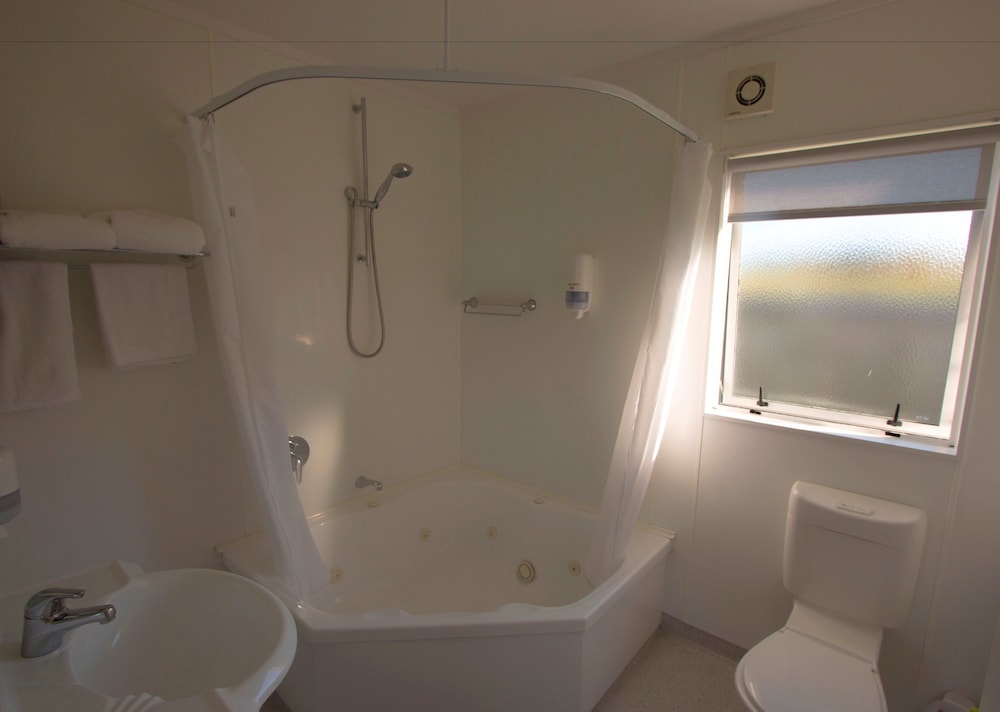 One Bedroom Family unit Spa Bath