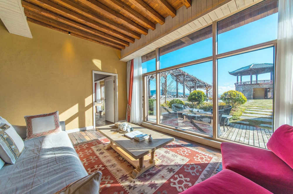 Suite, Garden View