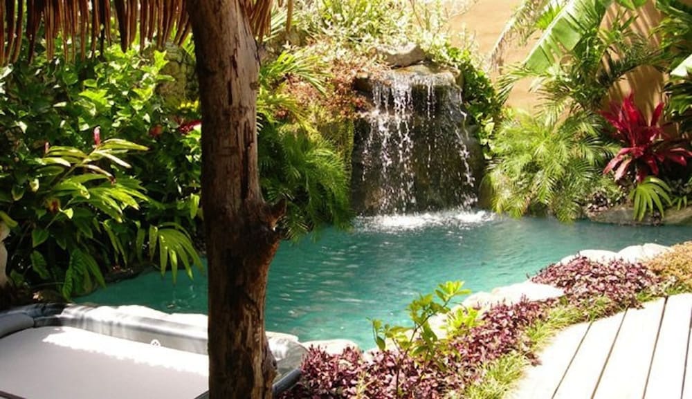Beachfront Villa photo 3