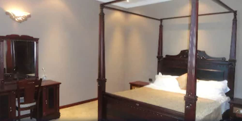 Royal Room photo 1