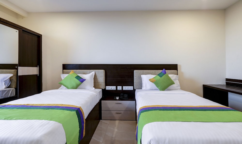 Standard Double or Twin Room - Photo 10