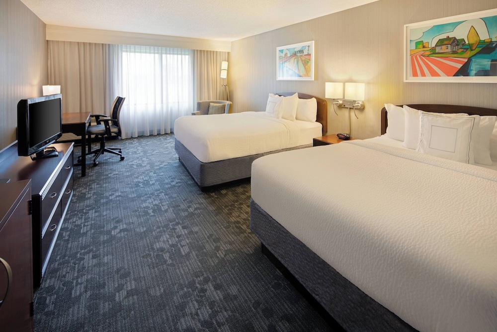 Room, 2 Queen Beds - Photo 1