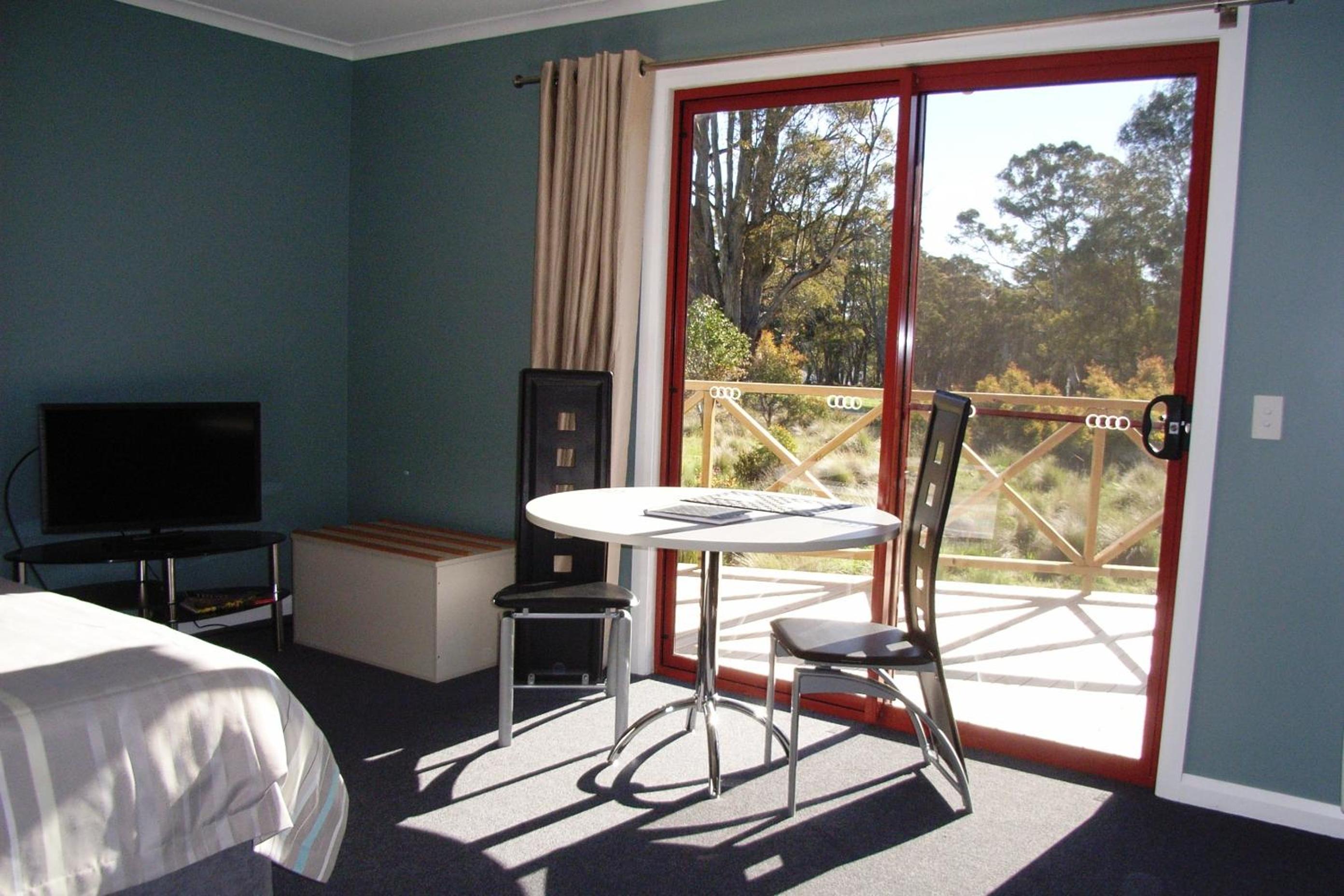 Studio - Cabin 8