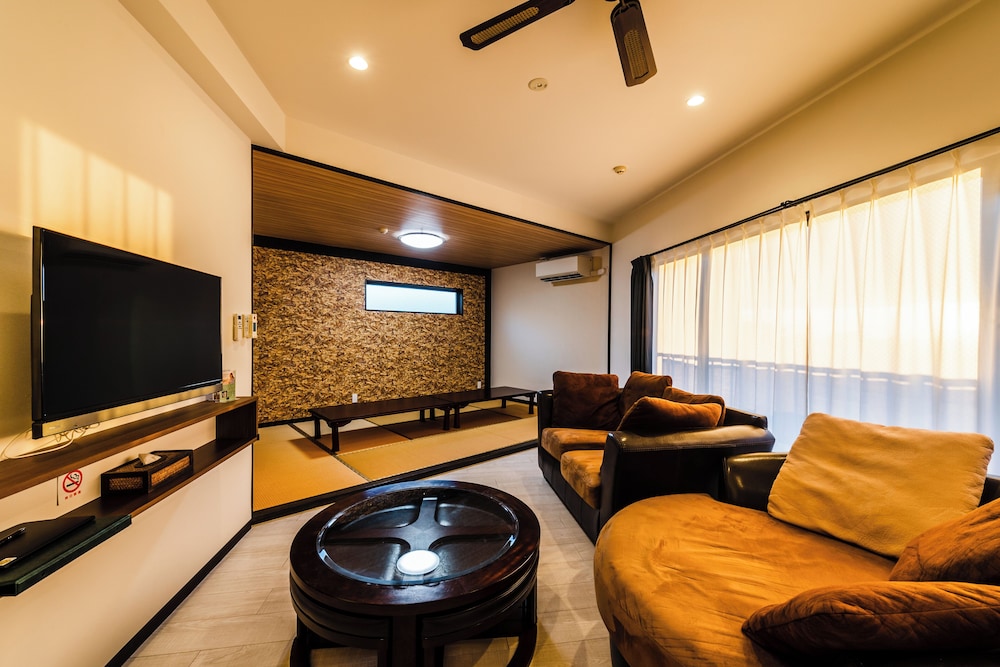 Deluxe Japanese Western Style Room with Sea View photo 1