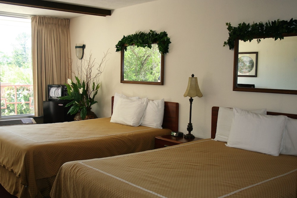 Classic Double Room, 2 Queen Beds, Refrigerator & Microwave