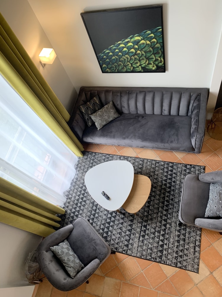 Mezzanine Suite - Photo 5
