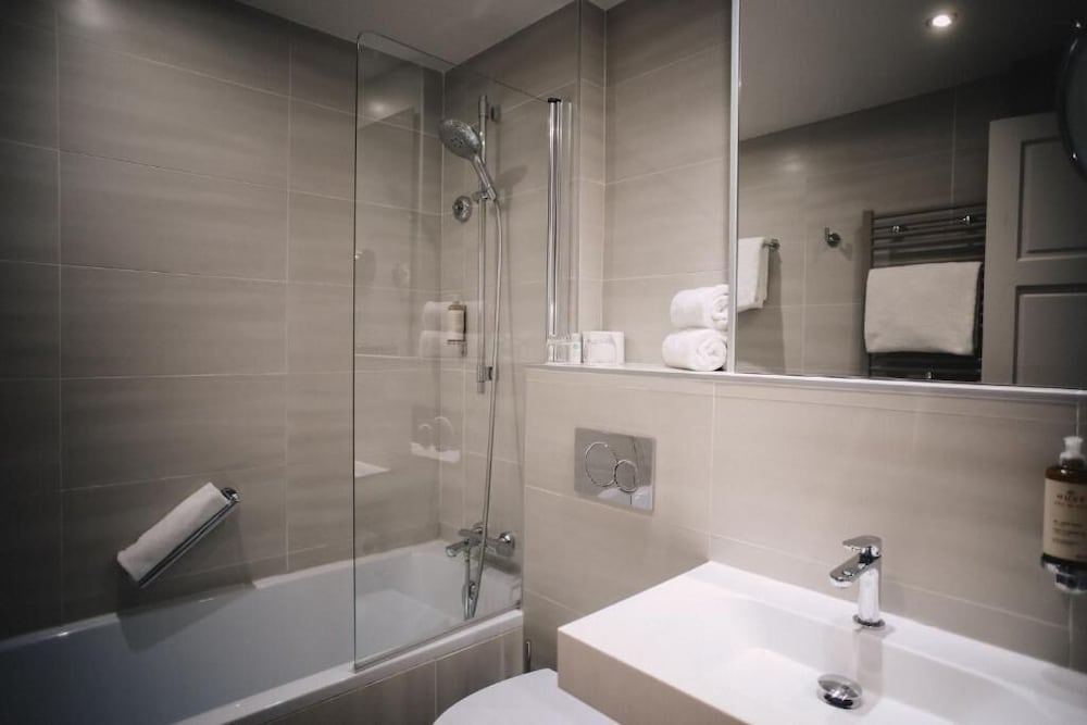 Superior Room, 1 King Bed, Non Smoking (Twin bed on request) - Photo 6
