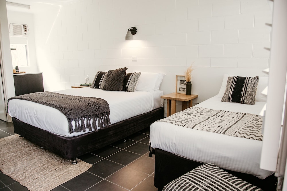Standard Studio, Non Smoking, Kitchenette (Queen + single 3 night)