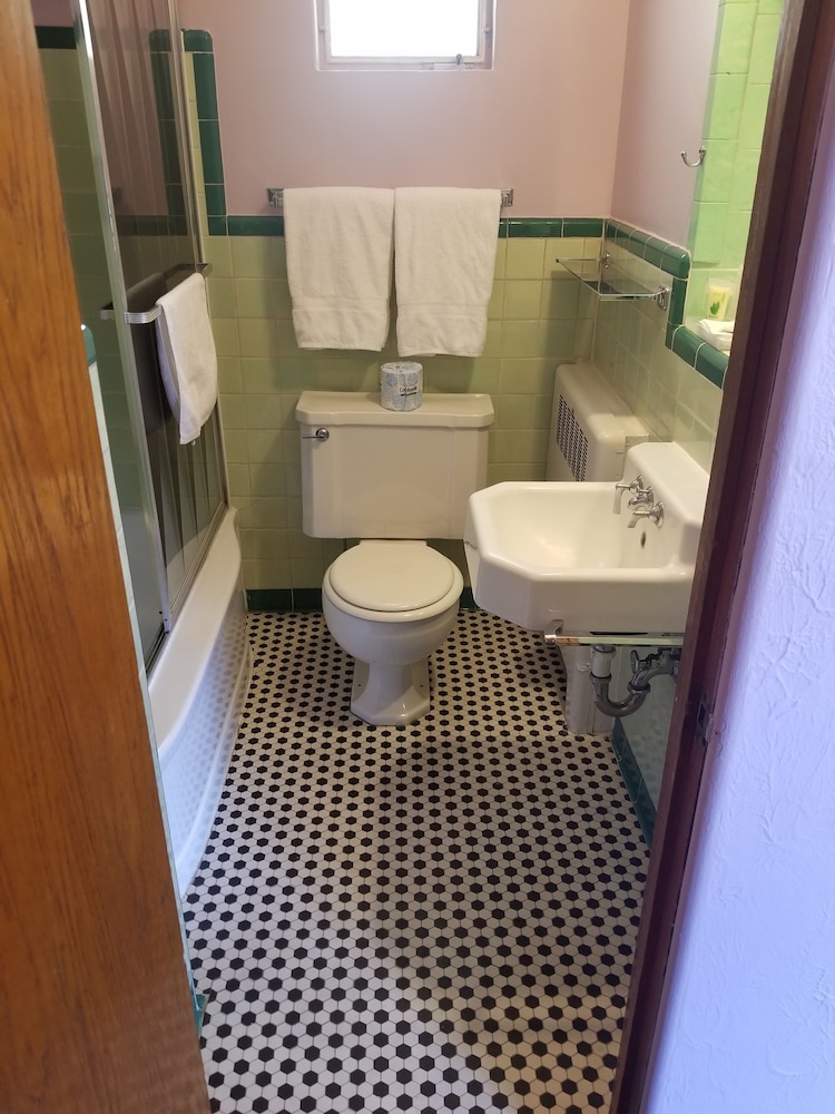Basic Single Room photo 3
