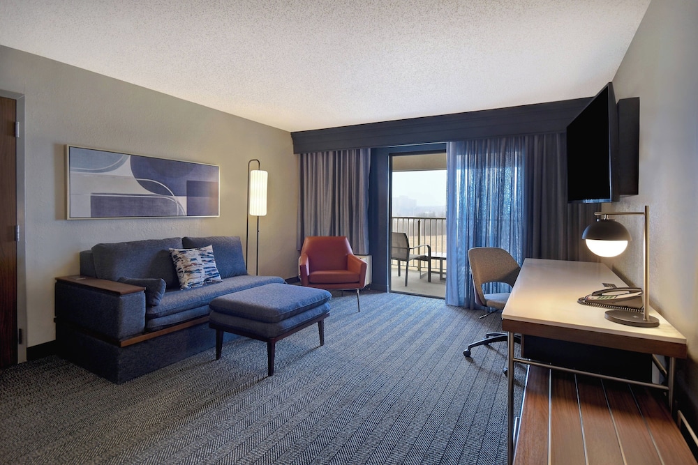 Suite, 1 King Bed with Sofa bed, Balcony - Photo 6