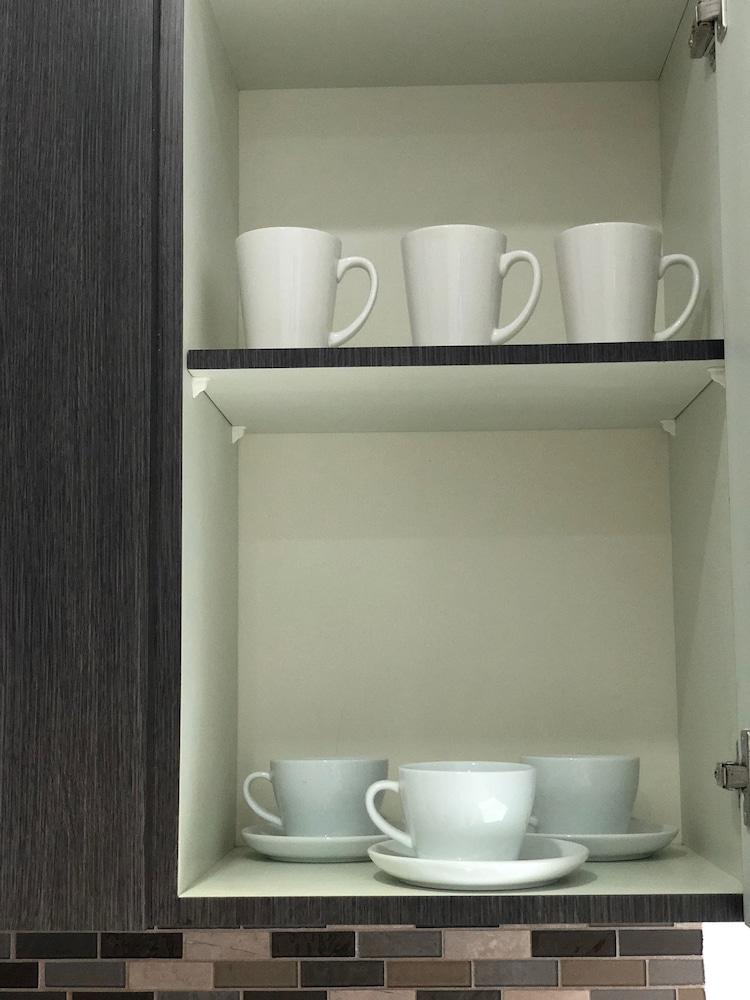 Standard Studio, 1 Queen Bed, Kitchenette, Beachside photo 2