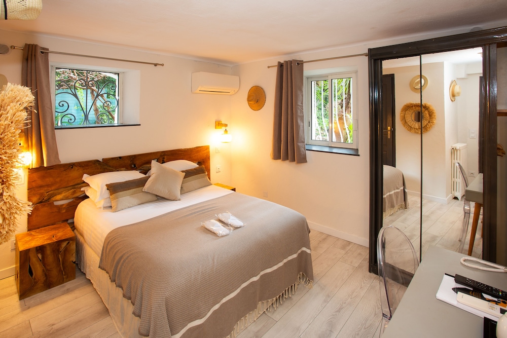 Classic Double Room (Small) - Photo 1