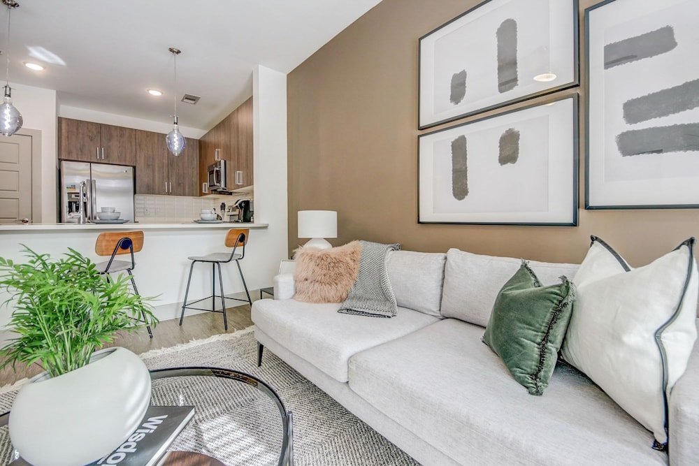 Apartment photo 2