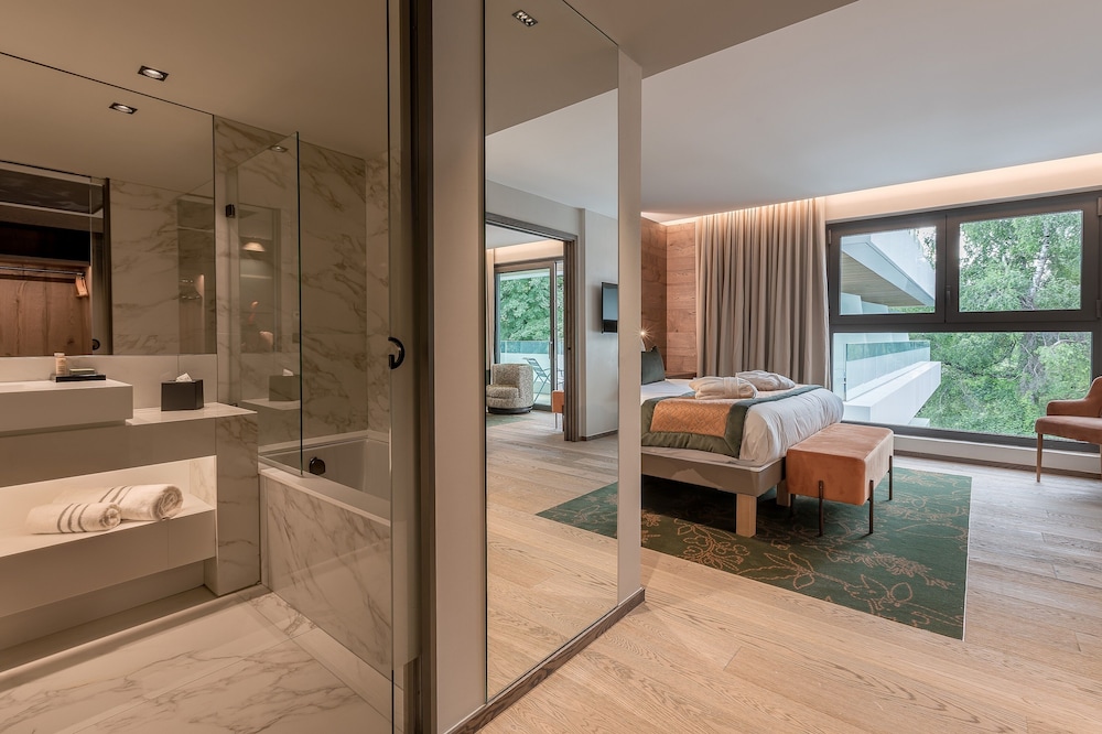 Junior Room, Balcony