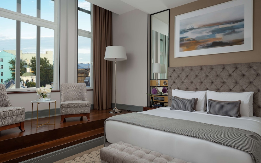 Deluxe Room, 1 King Bed (Podium Deluxe Room) photo 2