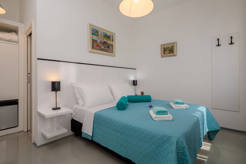 Double Room (2nd Floor) photo 2