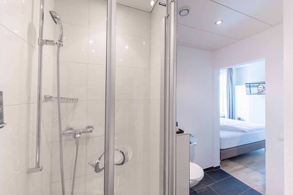 Standard Single Room - Photo 6