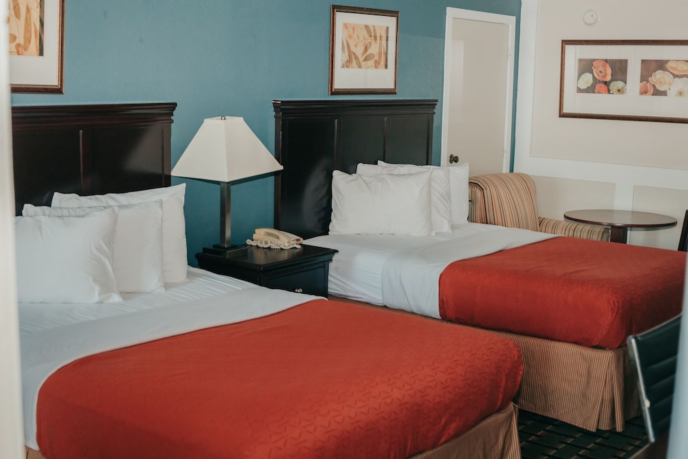 Standard Room, 2 Queen Beds, Smoking photo 2