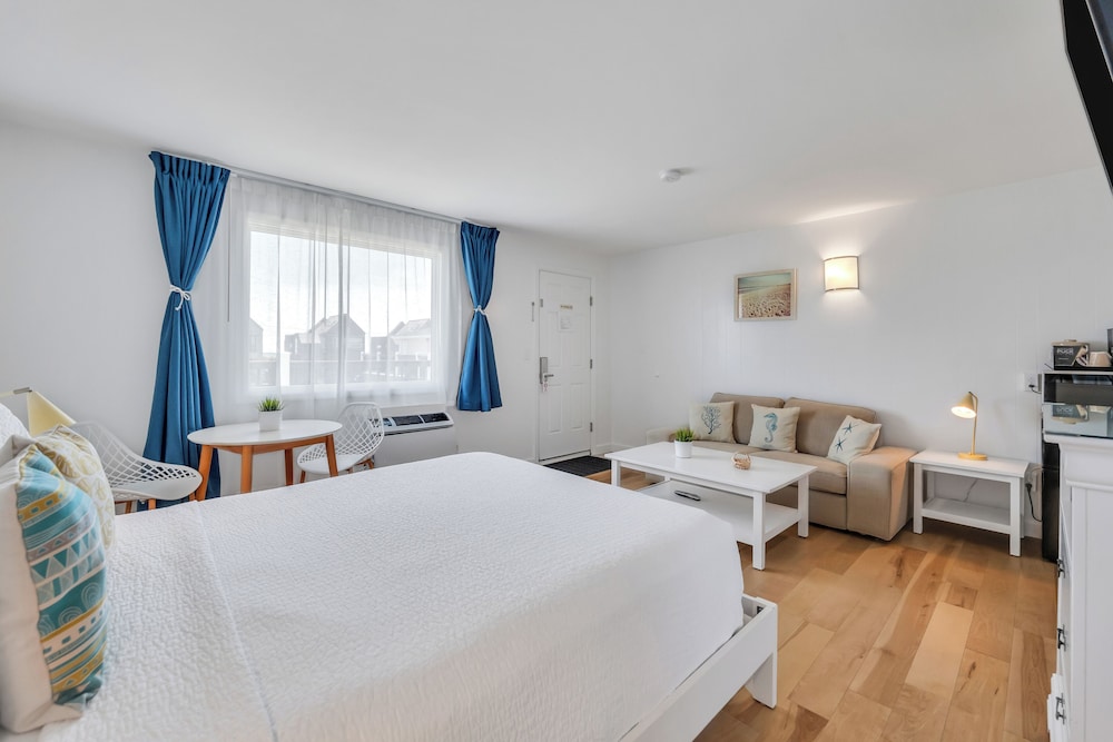 Studio, 1 Queen Bed (Upper Level) photo 2