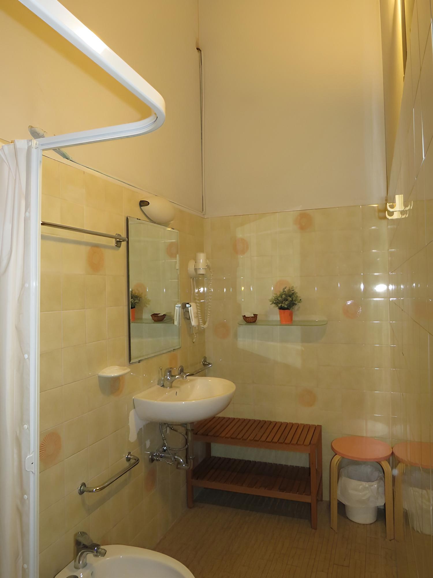 Standard Double Room - Photo 5
