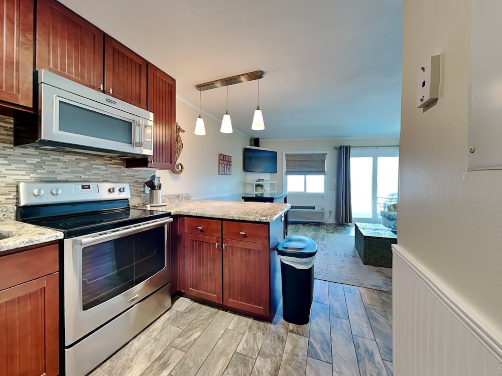 Condo, Multiple Beds, Balcony, Ocean View (#13 - No Pets) photo 3