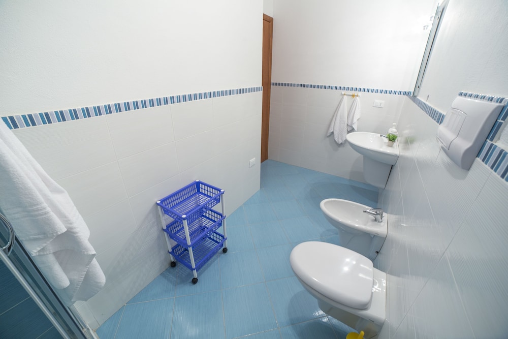 Comfort Apartment, 2 Bedrooms, Patio, Sea View photo 3
