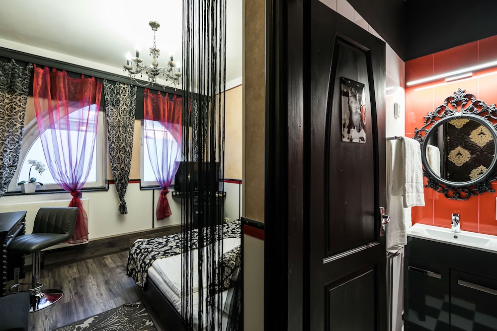 Design Room - Photo 12