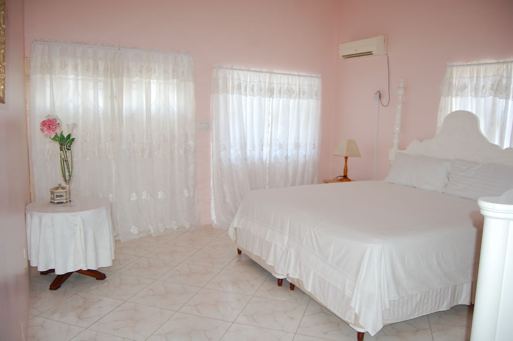 Luxury Villa, Multiple Bedrooms, Ocean View