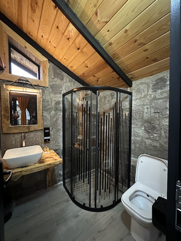 Deluxe Studio Suite, 1 Bedroom, Pool View photo 2