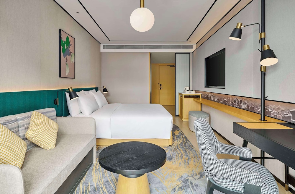 Room, 1 King Bed, Accessible photo 2