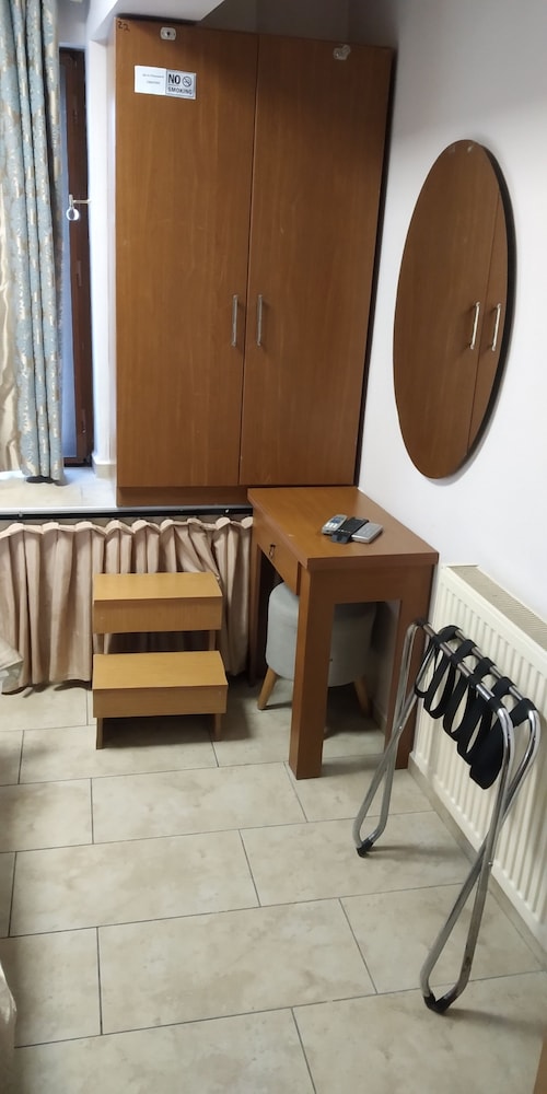 Economy Single Room, Garden View, Basement Floor photo 3