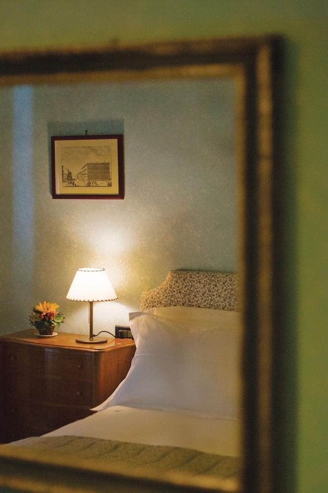 Double Room, 1 Queen Bed photo 3
