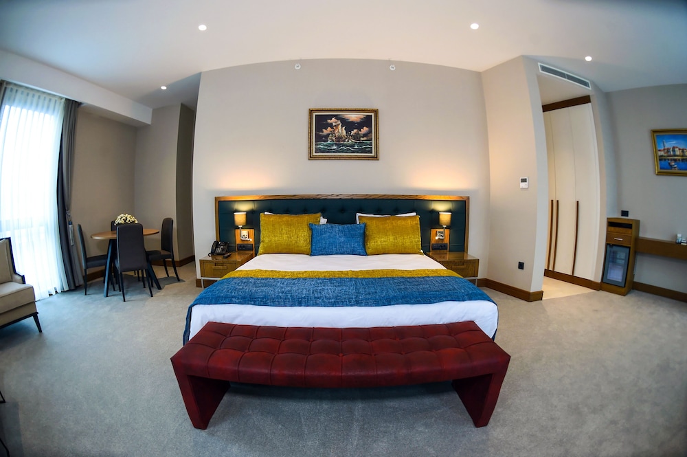 Junior Double Room, 1 Bedroom, City View photo 2