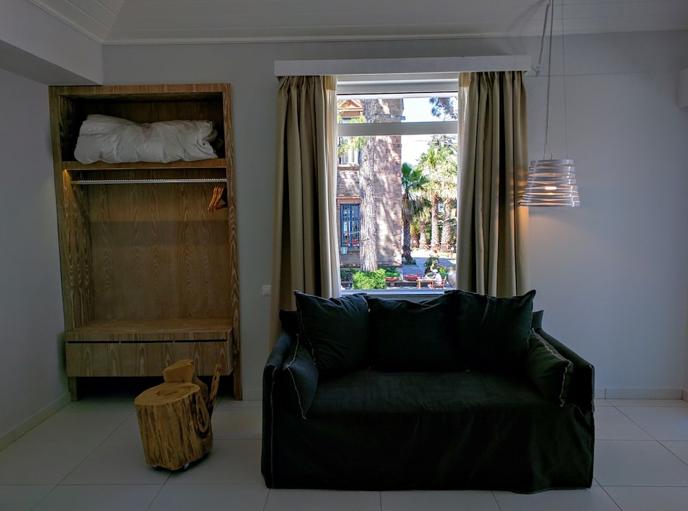 Superior Apartment with Pool View photo 3