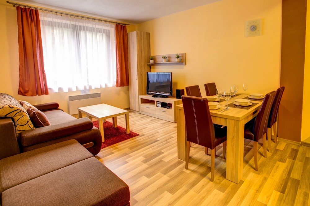 Family Suite, 2 Bedrooms, Kitchen, Hill View