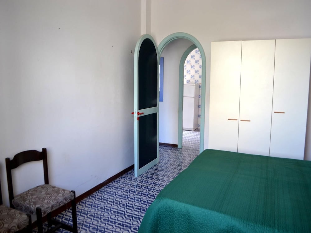House, 2 Bedrooms, Smoking