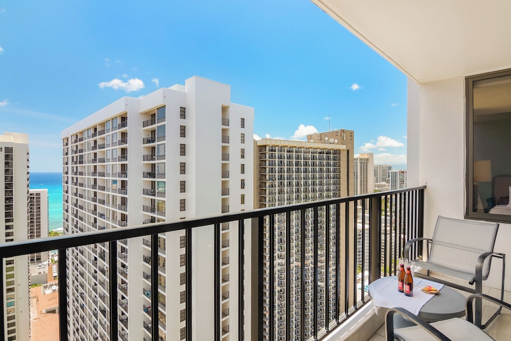 High Floor Ocean View Condo w/ 2 Beds and Parking: Family Suite, 1 Bedroom, Air conditioning, Ocean View (0091) photo