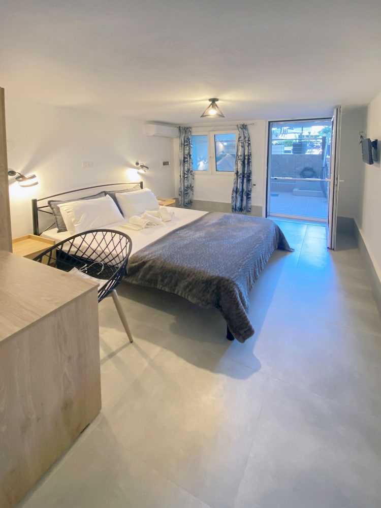 Economy Double Room photo 2