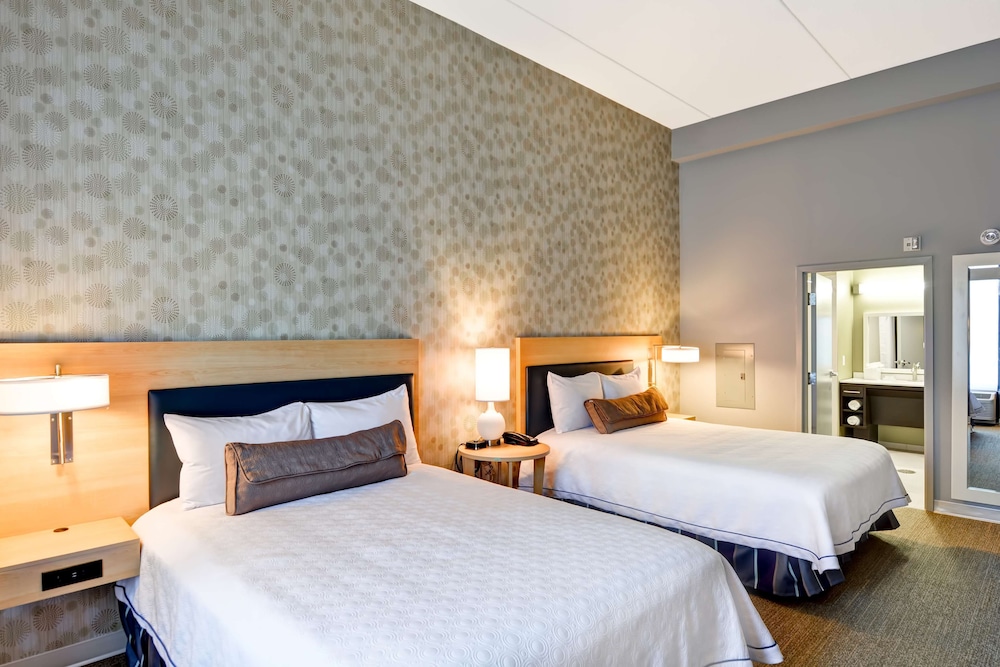 Suite, 2 Queen Beds, Accessible (Mobility & Hearing, Roll-in Shower)