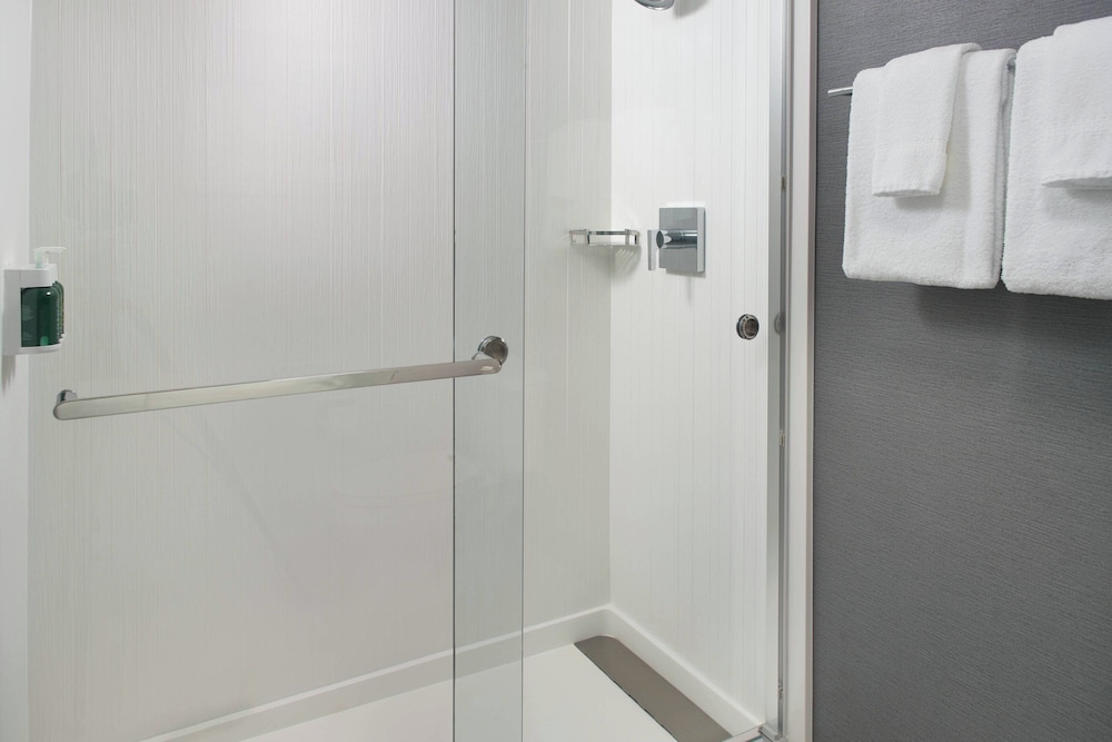 Suite, 1 Bedroom - Photo 5