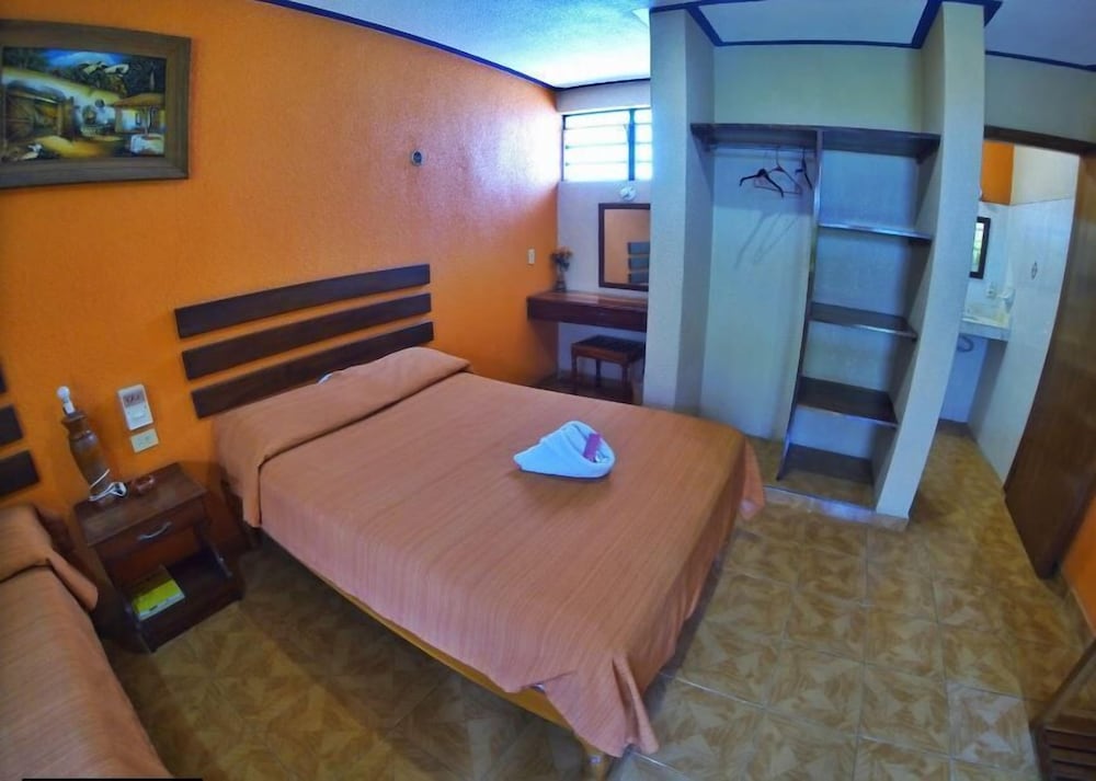 Basic Double Room, 2 Double Beds photo 2