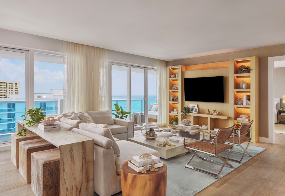 Room, 3 Bedrooms, Balcony, Ocean View (PH)