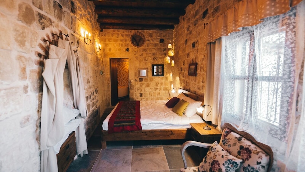 Deluxe Room - Photo 16