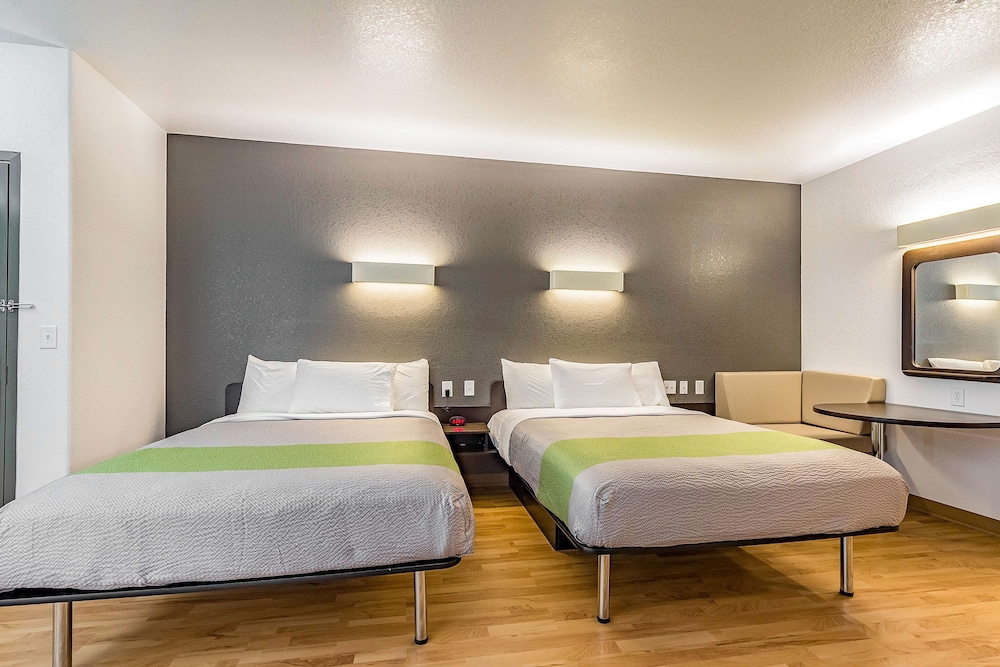 Deluxe Room, 2 Queen Beds, Non Smoking, Kitchenette - Photo 5