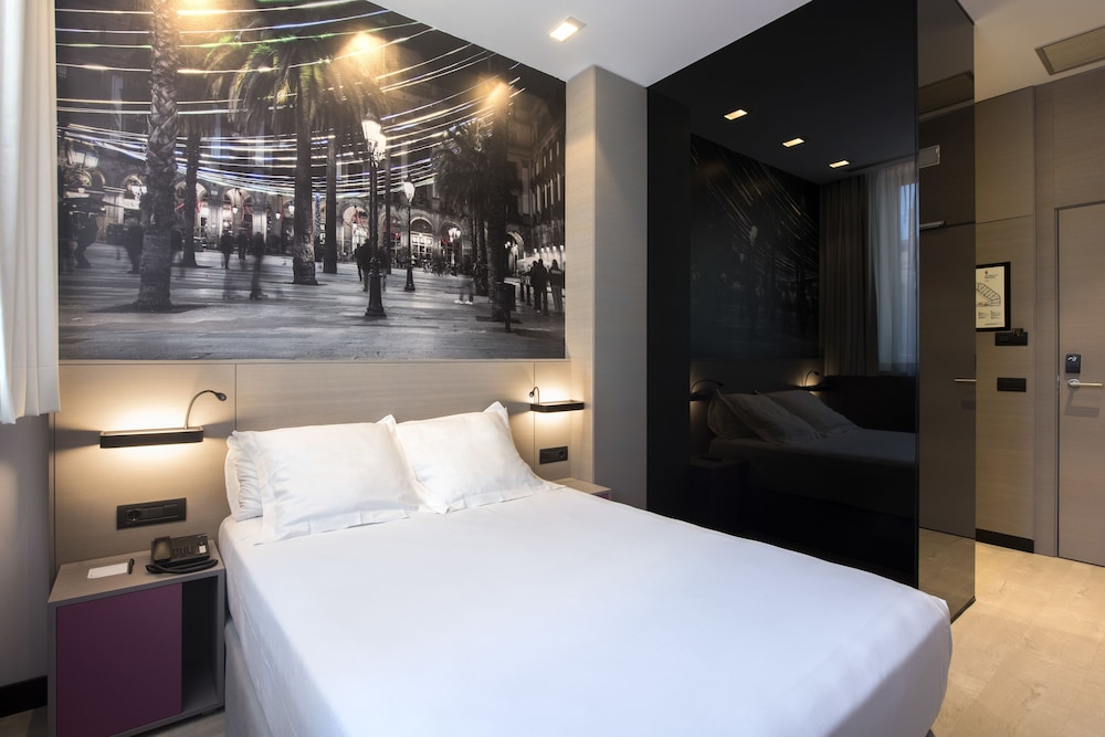 Standard Double Room Single Use thumbnail 6