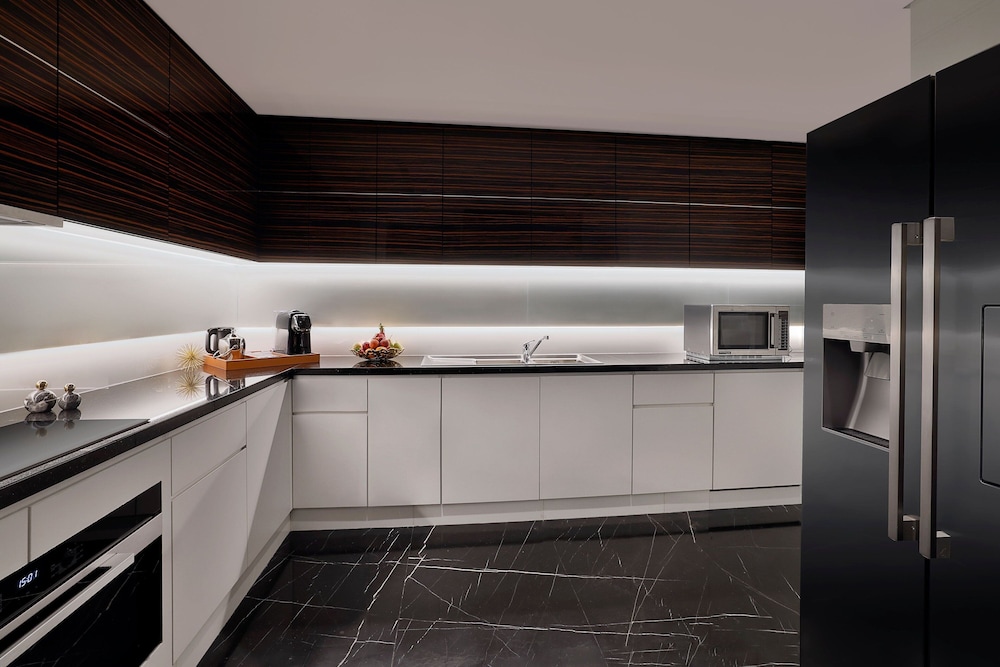 Presidential Suite with Sea View Club Lounge Evening Cocktail Hours, Private Balcony