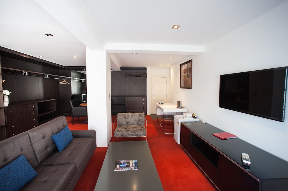 Luxury Suite with Pool View photo 2