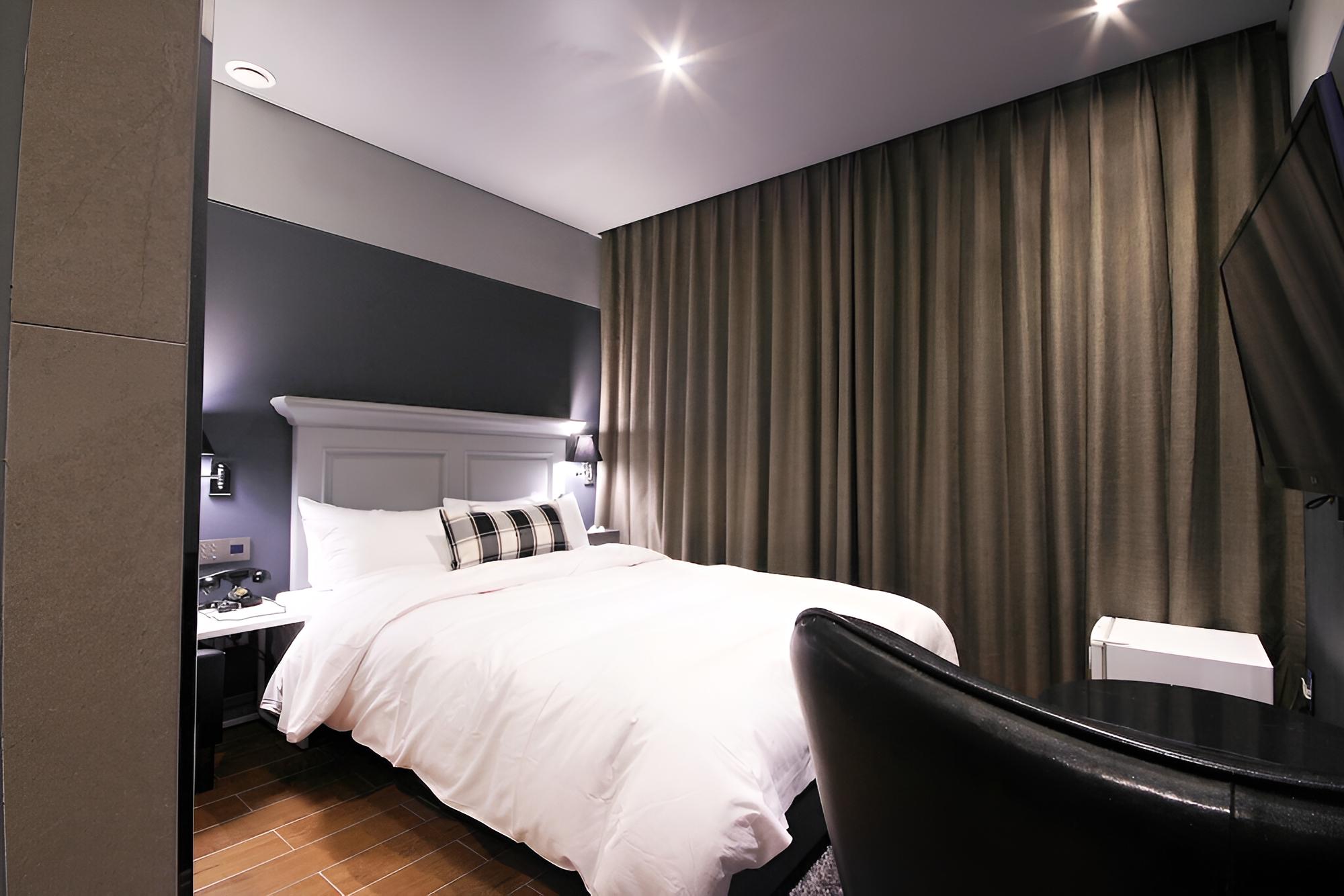 Room (Standard room) - Photo 15