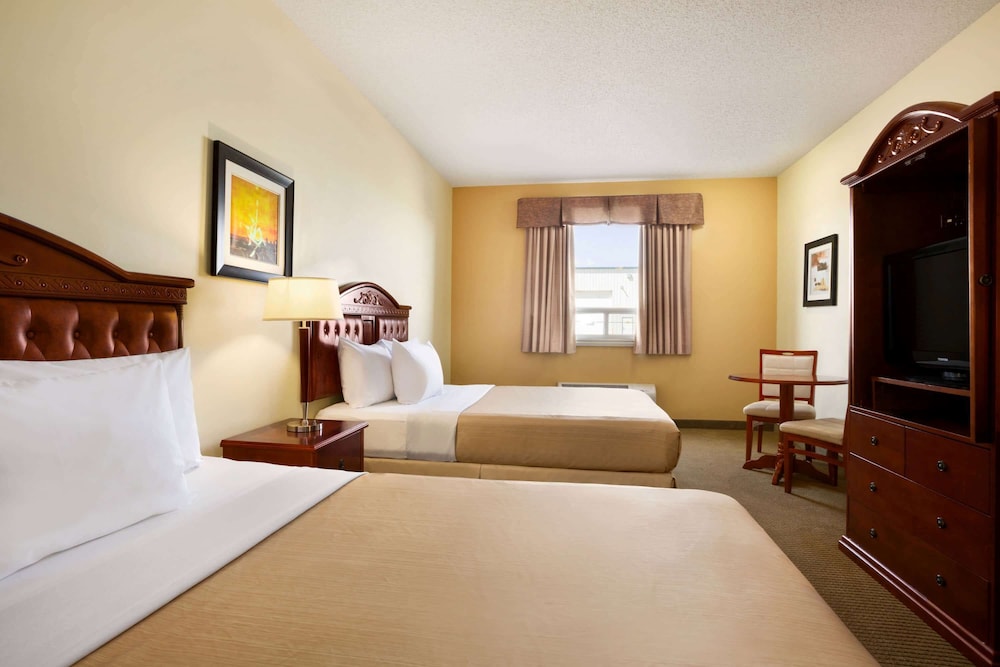 Standard Room, 2 Queen Beds, Non Smoking (Efficiency) - Photo 3