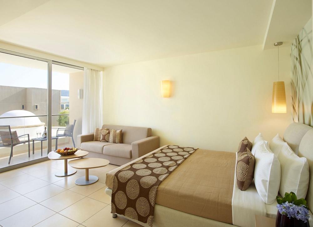Deluxe Room with Spa Bath and Garden View